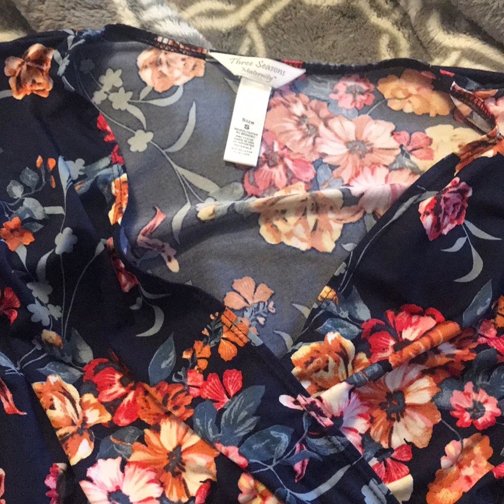 Floral maternity top